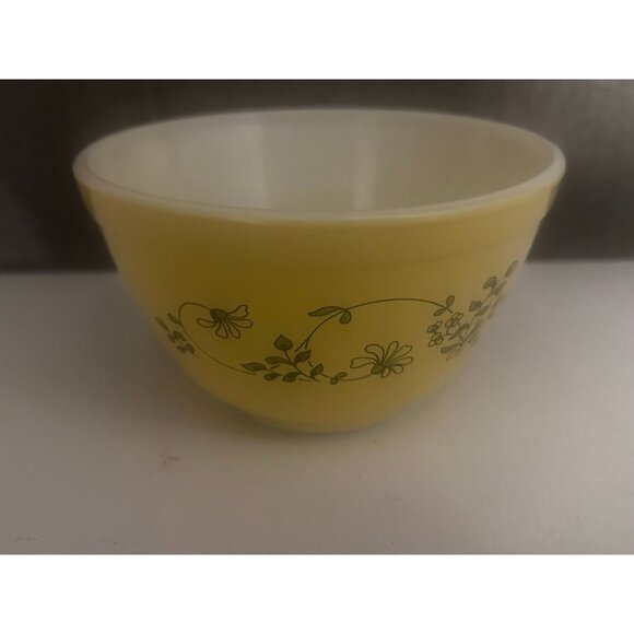 Vintage Pyrex Shenandoah Yellow Green Daisy Flowers #401 Mixing Bowl - Picture 1 of 6